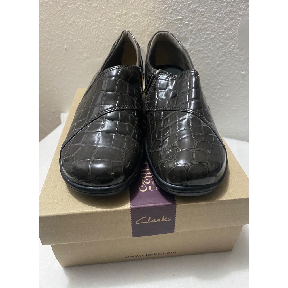 Clarks Women's Brown Faux Crocodile Embossed Slip On Shoes Side Zip Comfort 6.5W - Picture 4 of 9